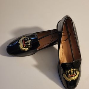 Patent Leather flats with Embroidered CREST